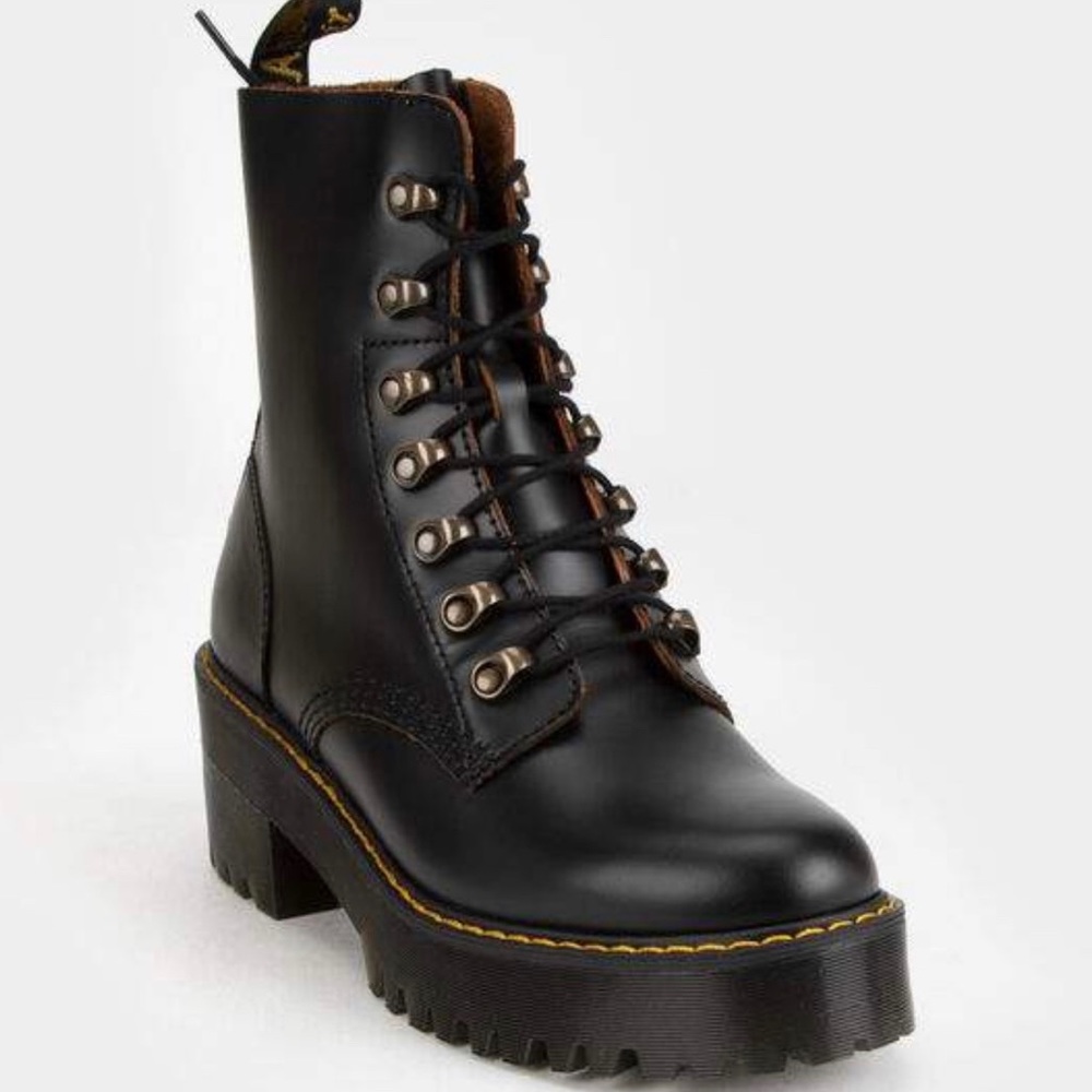 Dr Martens Leona Boots